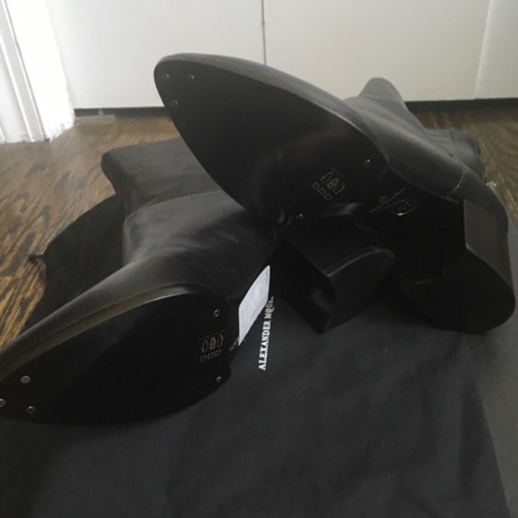 🆕 McQueen Leather Boots - Picture 16 of 17